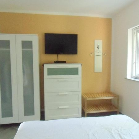 Apartment Kolman Cres Exterior photo
